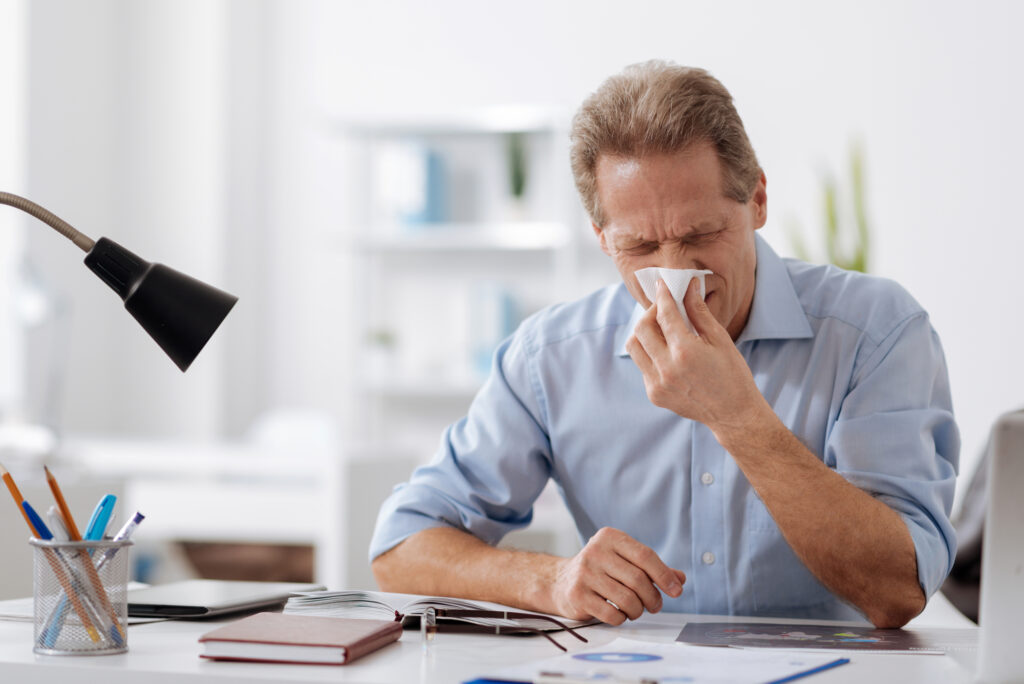 sneezing-man-the-coronavirus-and-your-workplace